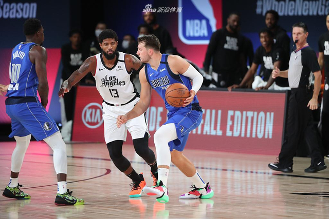 瞩目的足球 瞩目的足球